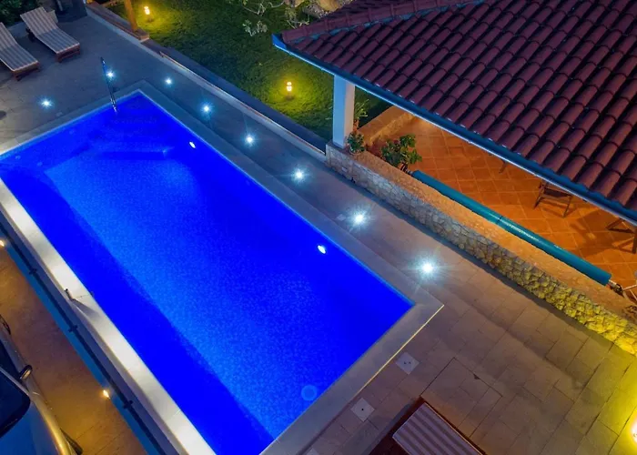 With Swimming Pool Preko, Ugljan - 14163 Apartament *