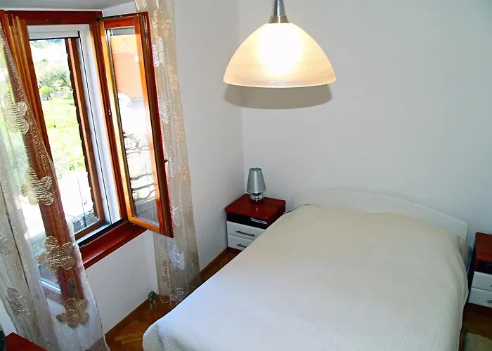 With Swimming Pool Preko, Ugljan - 14163 Apartament Preko