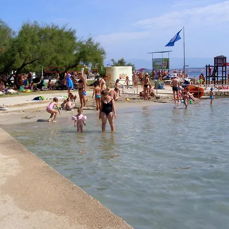 With Swimming Pool Preko, Ugljan - 14163 Lägenhet Preko