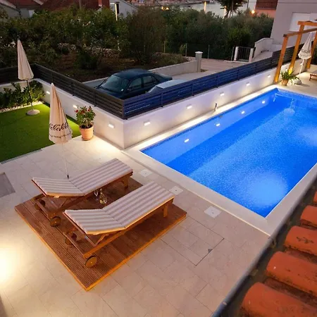 Apartman With A Swimming Pool Preko, Ugljan - 14163