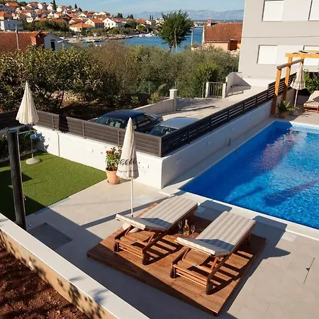 Appartamento With A Swimming Pool Preko, Ugljan - 14163