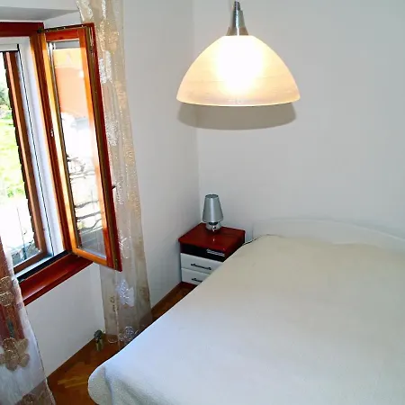 With Swimming Pool Preko, Ugljan - 14163 דירה פרקו