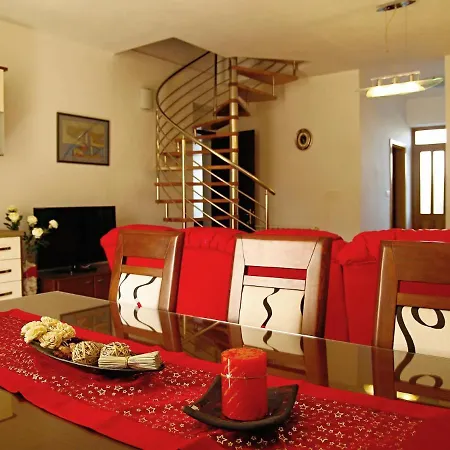 With Swimming Pool Preko, Ugljan - 14163 דירה